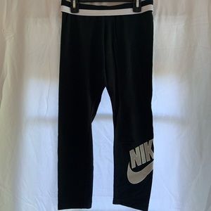 🌸 Nike Black Leggings with White and Gray Details Size Small